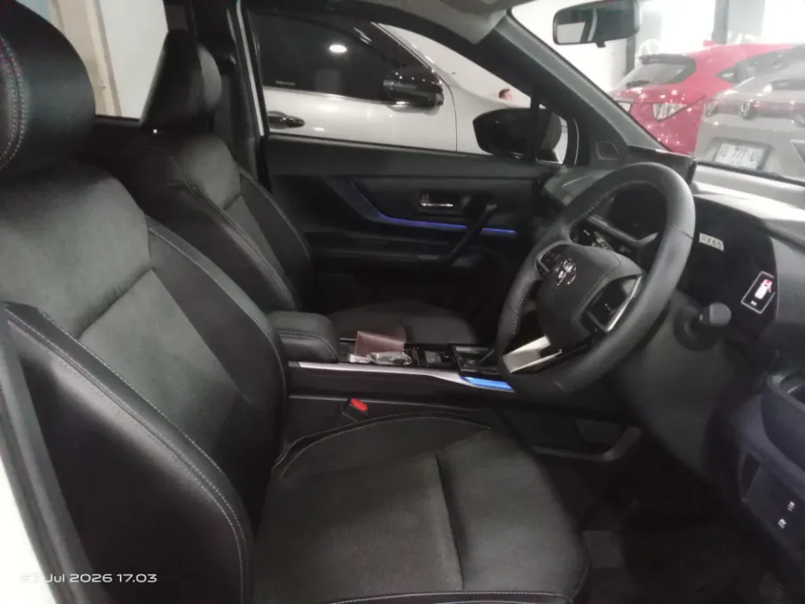Foto Mobil Bekas Kabin Depan Toyota Veloz 1.5 Q Modellista tahun 2026