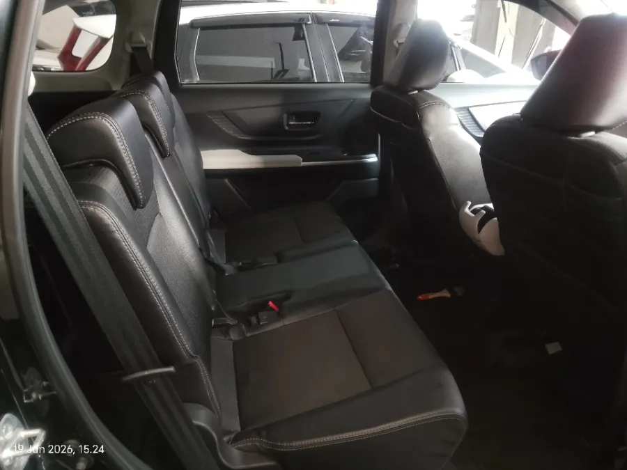 Foto Mobil Bekas Kabin Belakang Toyota Veloz 1.5 Q TSS tahun 2021