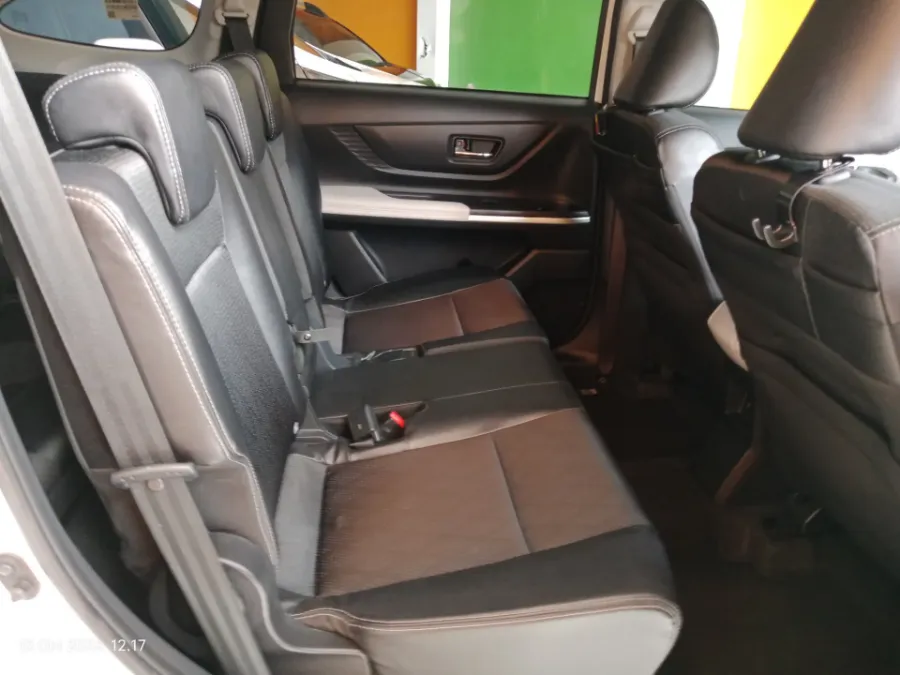 Foto Mobil Bekas Kabin Belakang Toyota Veloz 1.5 Q TSS tahun 2021