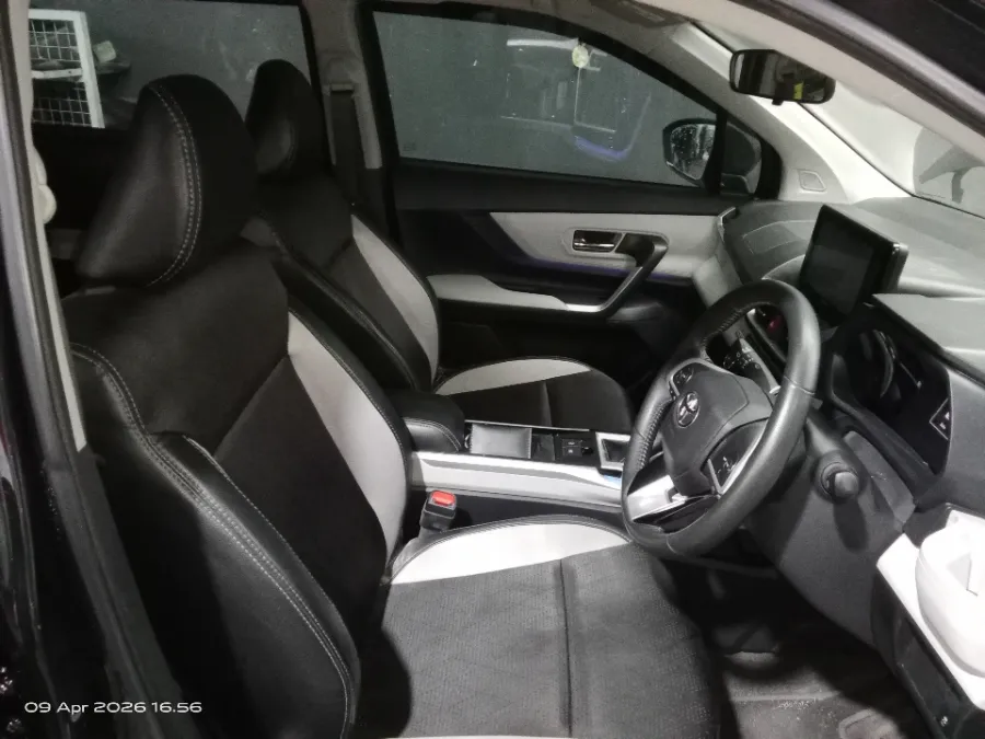 Foto Mobil Bekas Kabin Depan Toyota Veloz 1.5 Q TSS tahun 2021