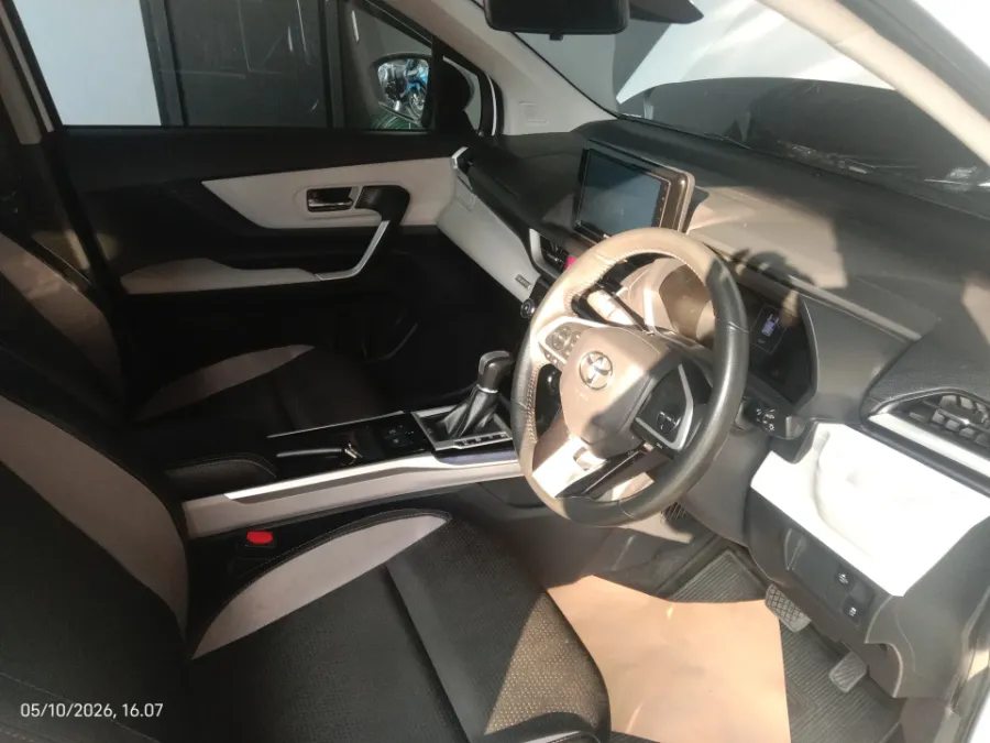 Foto Mobil Bekas Kabin Depan Toyota Veloz 1.5 Q TSS tahun 2021