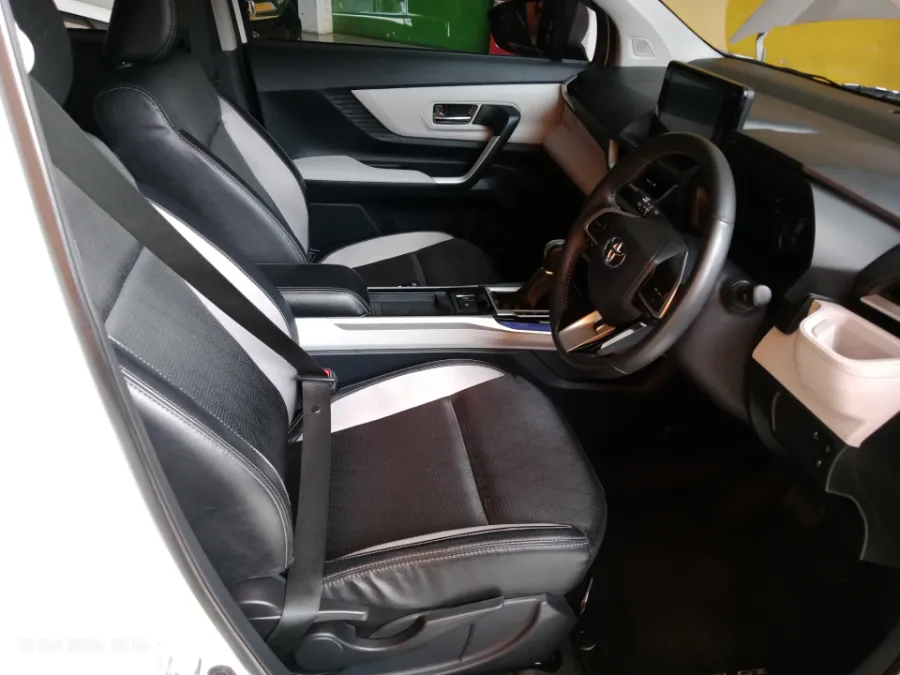 Foto Mobil Bekas Kabin Depan Toyota Veloz 1.5 Q TSS tahun 2021
