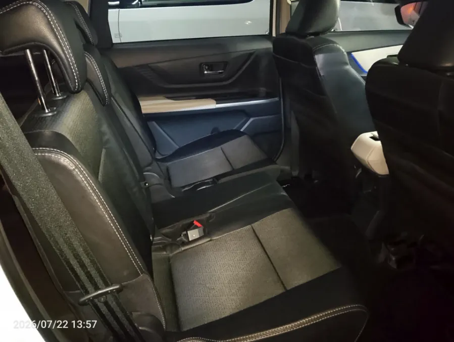 Foto Mobil Bekas Kabin Belakang Toyota Veloz 1.5 Q TSS tahun 2022