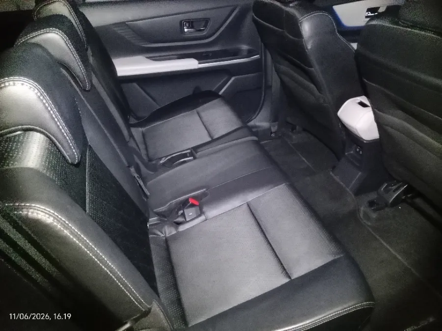Foto Mobil Bekas Kabin Belakang Toyota Veloz 1.5 Q TSS tahun 2022
