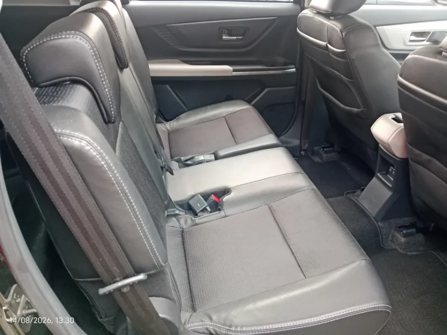 Foto Mobil Bekas Kabin Belakang Toyota Veloz 1.5 Q TSS tahun 2022