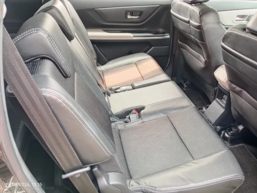 Foto Mobil Bekas Kabin Belakang Toyota Veloz 1.5 Q TSS tahun 2022