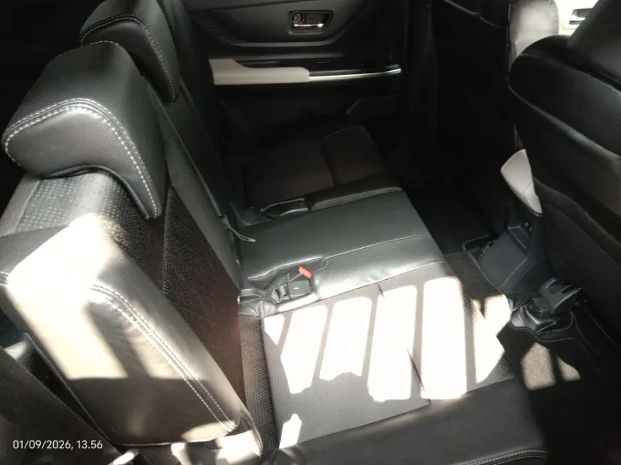 Foto Mobil Bekas Kabin Belakang Toyota Veloz 1.5 Q TSS tahun 2022