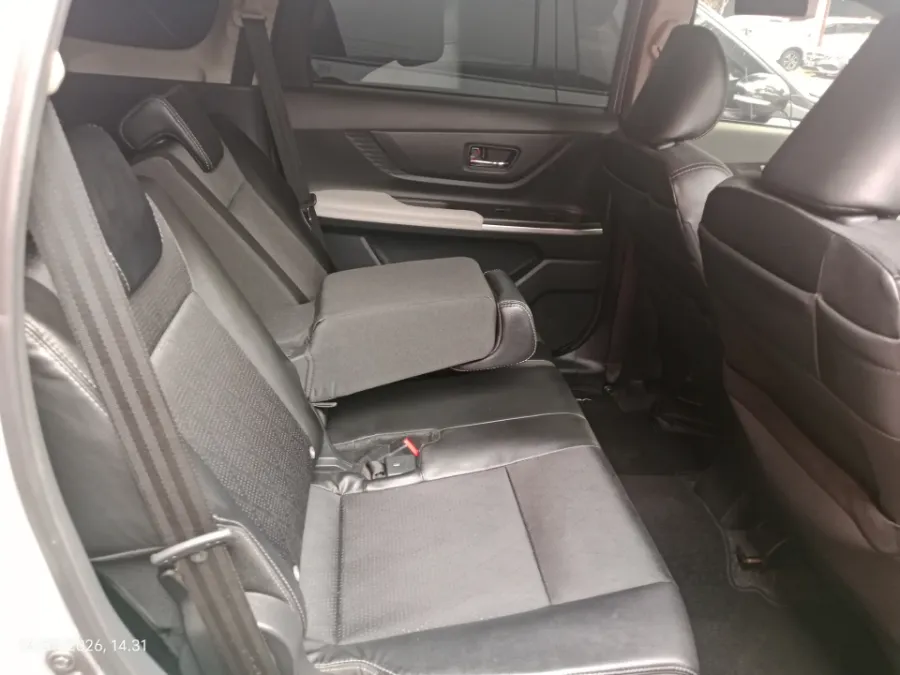Foto Mobil Bekas Kabin Belakang Toyota Veloz 1.5 Q TSS tahun 2022