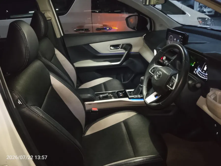 Foto Mobil Bekas Kabin Depan Toyota Veloz 1.5 Q TSS tahun 2022