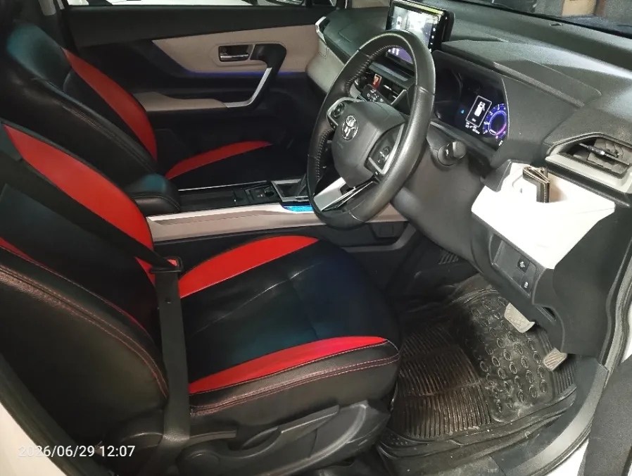 Foto Mobil Bekas Kabin Depan Toyota Veloz 1.5 Q TSS tahun 2022