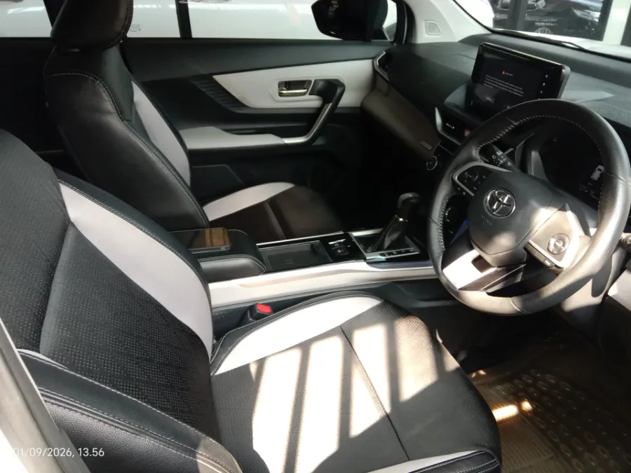 Foto Mobil Bekas Kabin Depan Toyota Veloz 1.5 Q TSS tahun 2022