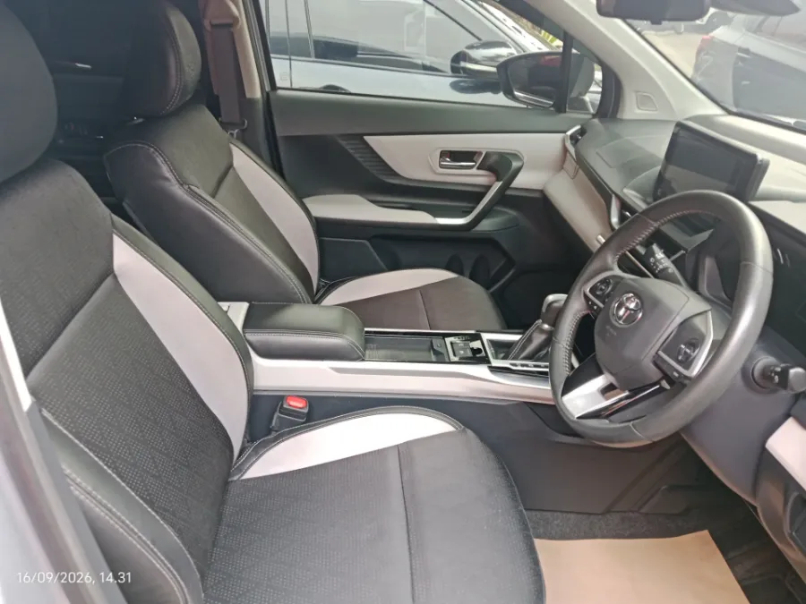 Foto Mobil Bekas Kabin Depan Toyota Veloz 1.5 Q TSS tahun 2022