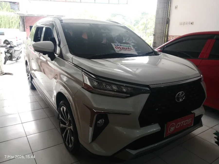 Foto Mobil Bekas Kanan Depan Toyota Veloz 1.5 Q TSS tahun 2022