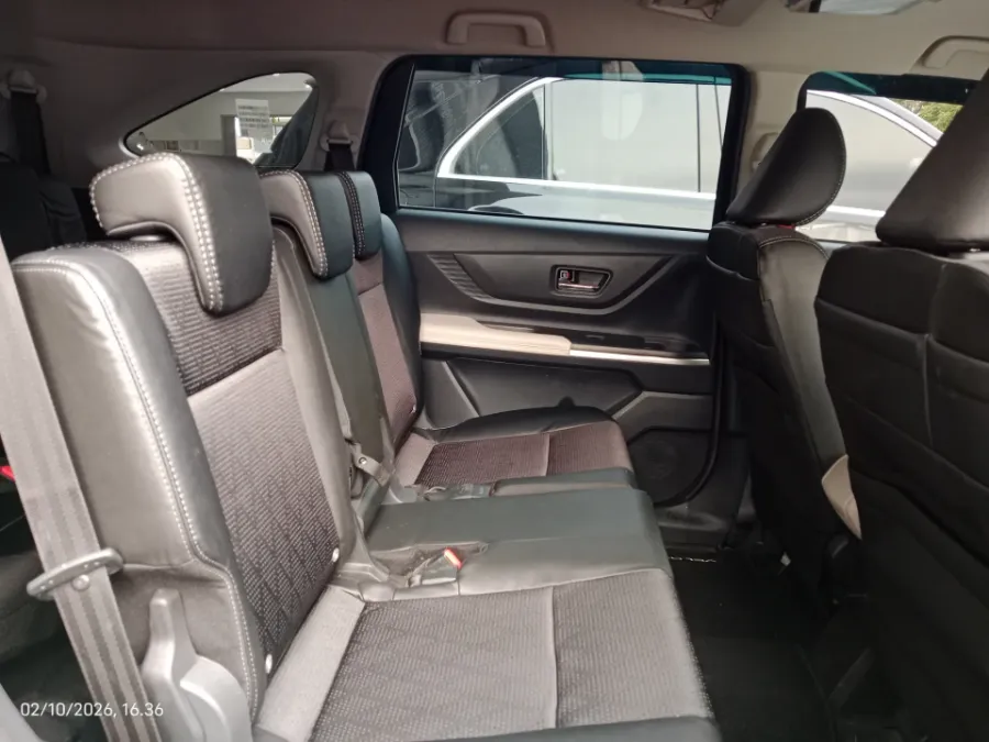 Foto Mobil Bekas Kabin Belakang Toyota Veloz 1.5 Q TSS tahun 2023