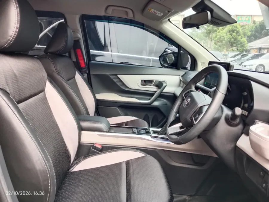 Foto Mobil Bekas Kabin Depan Toyota Veloz 1.5 Q TSS tahun 2023