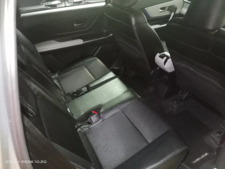 Foto Mobil Bekas Kabin Belakang Toyota Veloz 1.5 Q TSS tahun 2024