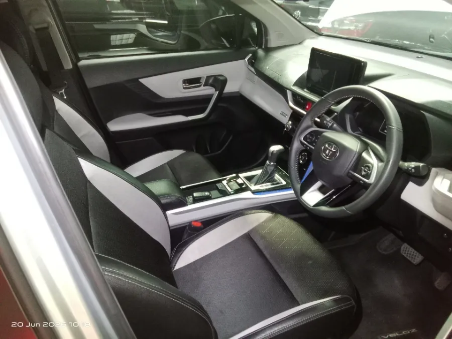Foto Mobil Bekas Kabin Depan Toyota Veloz 1.5 Q TSS tahun 2024