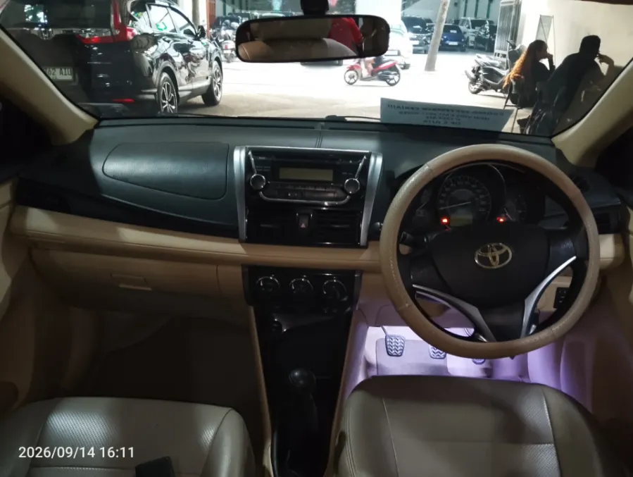 Foto Mobil Bekas Dashboard Toyota Vios 1.5 E tahun 2017