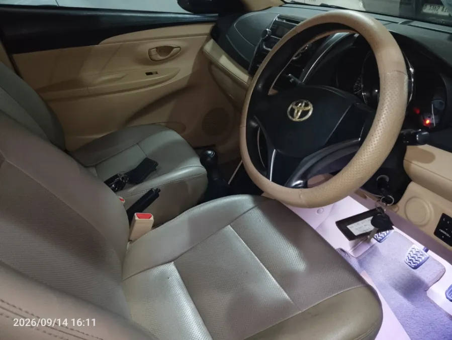 Foto Mobil Bekas Kabin Depan Toyota Vios 1.5 E tahun 2017