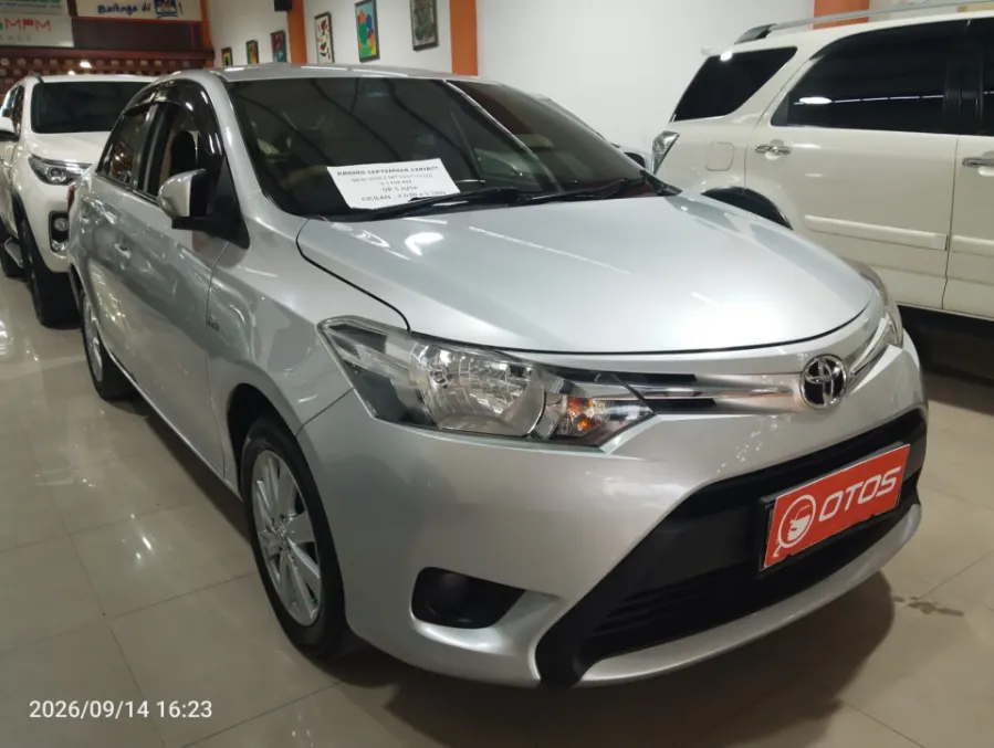 Foto Mobil Bekas Kanan Depan Toyota Vios 1.5 E tahun 2017