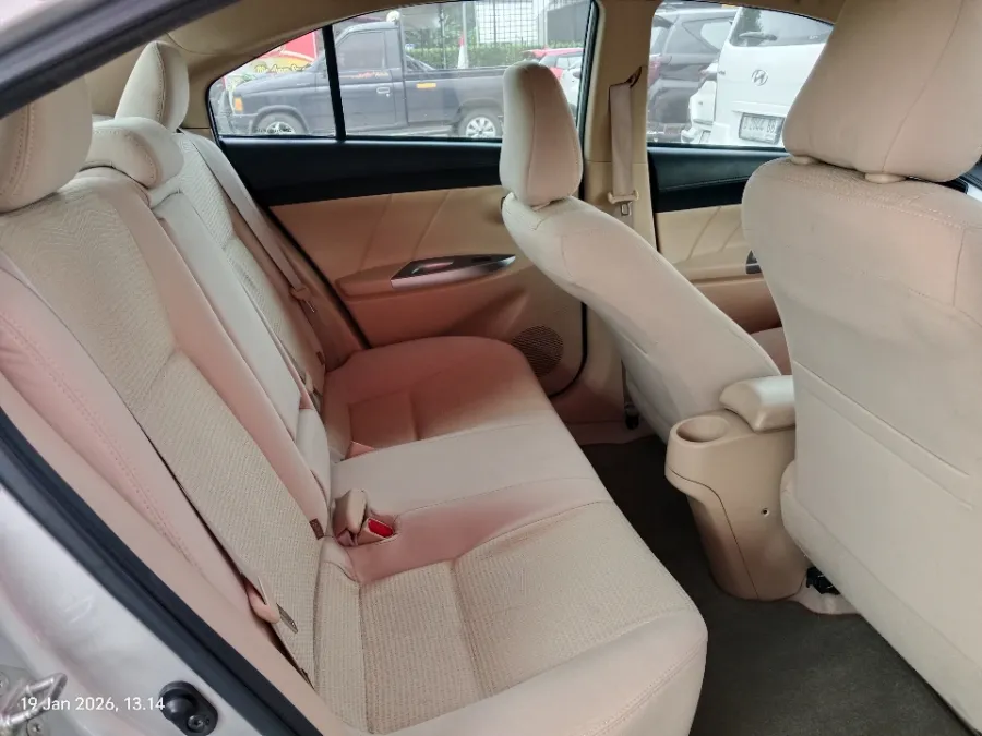 Foto Mobil Bekas Kabin Belakang Toyota Vios 1.5 G tahun 2015