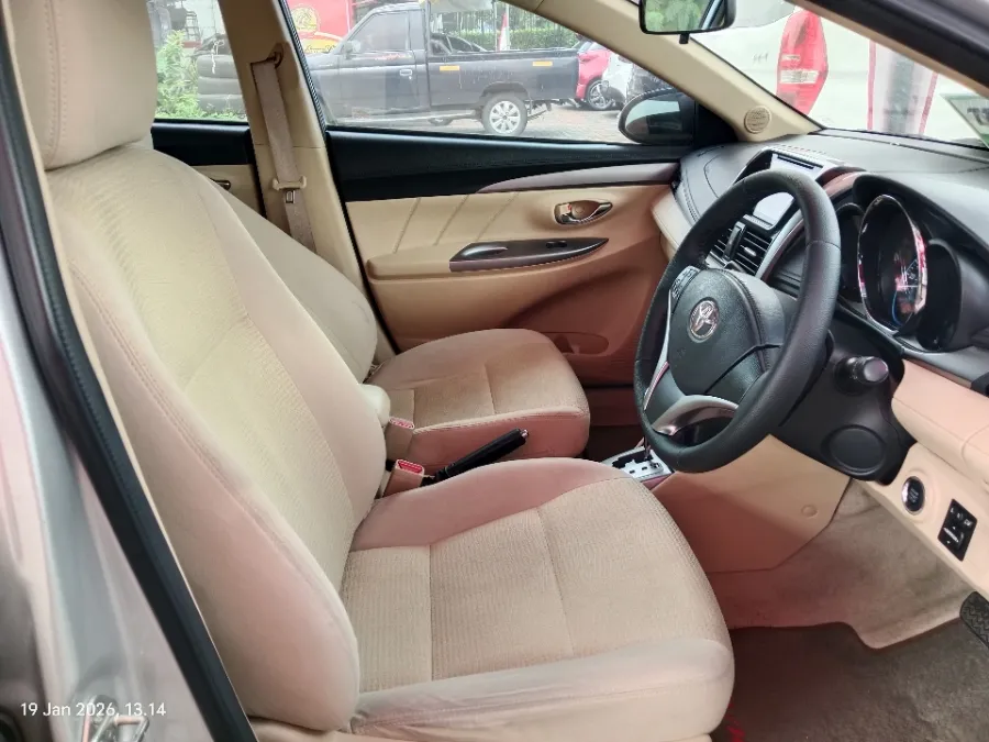 Foto Mobil Bekas Kabin Depan Toyota Vios 1.5 G tahun 2015