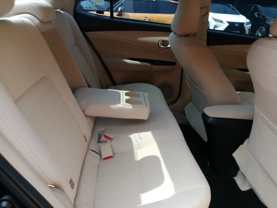 Foto Mobil Bekas Kabin Belakang Toyota Vios 1.5 G tahun 2022