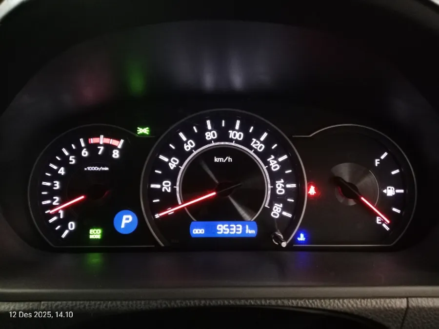 Foto Mobil Bekas Odometer Toyota Voxy 2.0 tahun 2017
