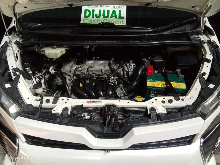 Foto Mobil Bekas Mesin Toyota Voxy 2.0 tahun 2018
