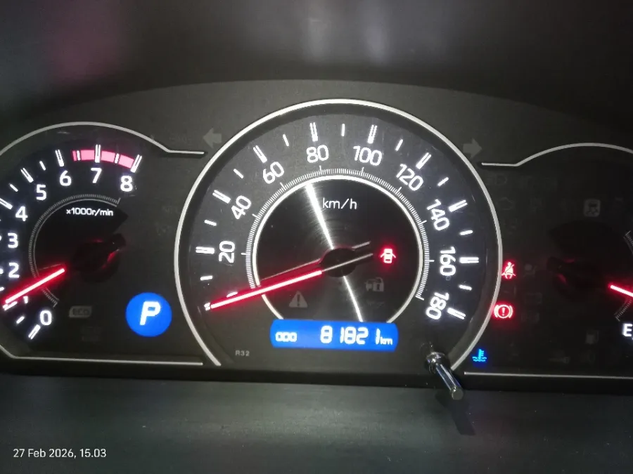 Foto Mobil Bekas Odometer Toyota Voxy 2.0 tahun 2018
