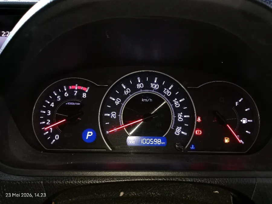 Foto Mobil Bekas Odometer Toyota Voxy 2.0 tahun 2018