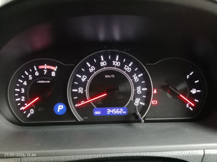 Foto Mobil Bekas Odometer Toyota Voxy 2.0 tahun 2018
