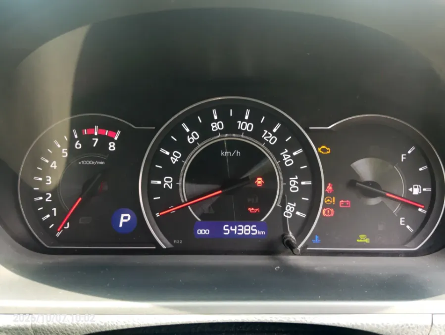 Foto Mobil Bekas Odometer Toyota Voxy 2.0 tahun 2018