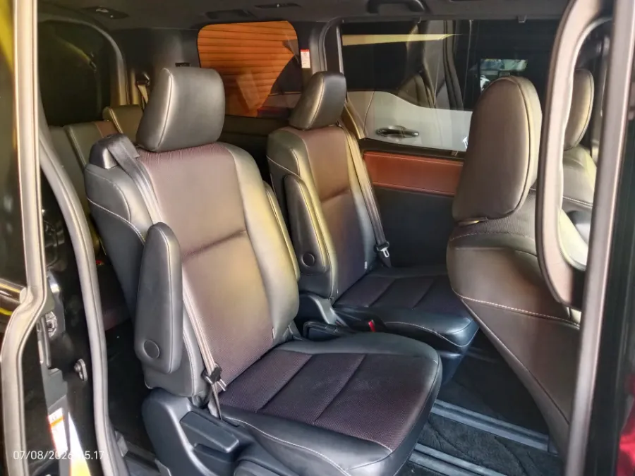 Foto Mobil Bekas Kabin Belakang Toyota Voxy 2.0 tahun 2019