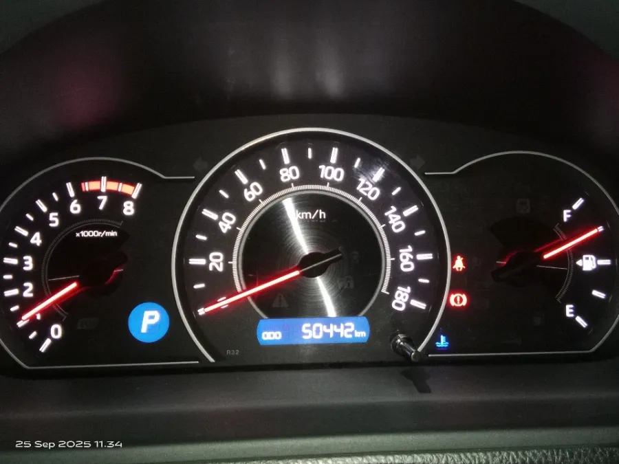 Foto Mobil Bekas Odometer Toyota Voxy 2.0 tahun 2019