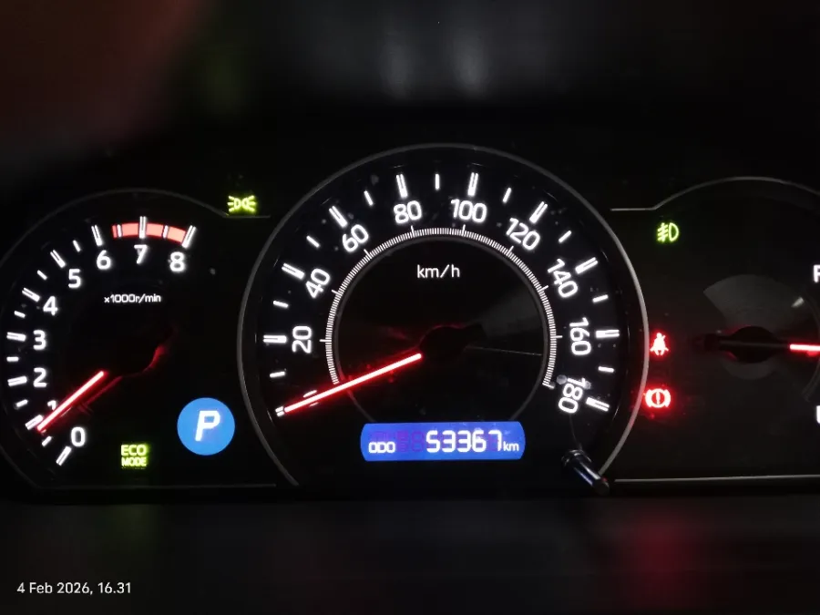Foto Mobil Bekas Odometer Toyota Voxy 2.0 tahun 2019