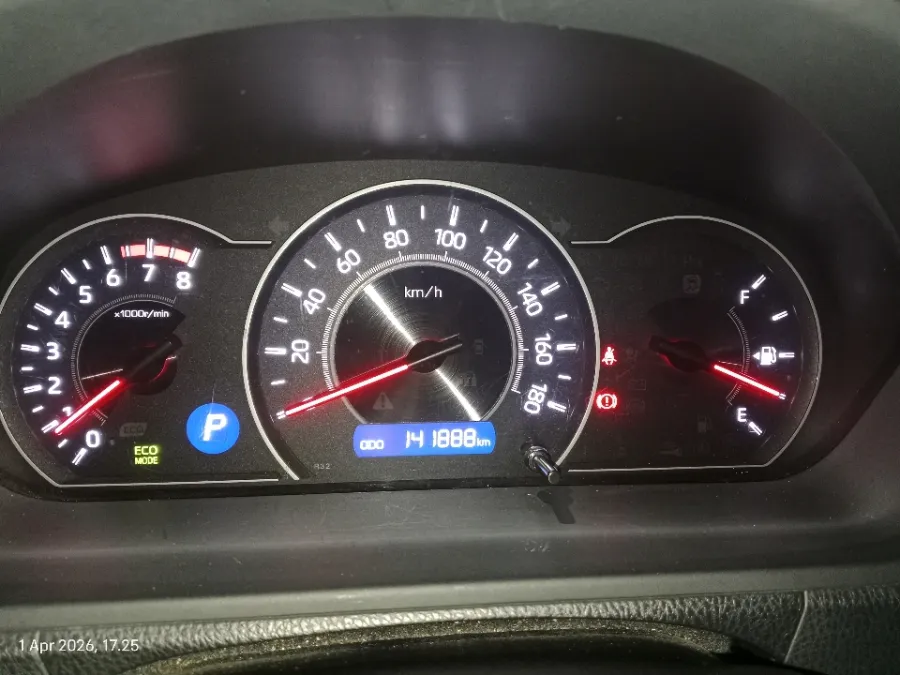 Foto Mobil Bekas Odometer Toyota Voxy 2.0 tahun 2019