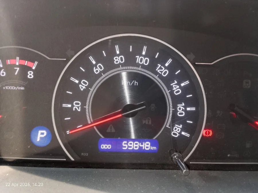 Foto Mobil Bekas Odometer Toyota Voxy 2.0 tahun 2019
