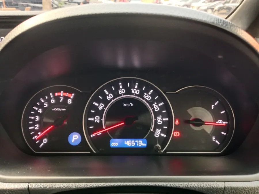 Foto Mobil Bekas Odometer Toyota Voxy 2.0 tahun 2019
