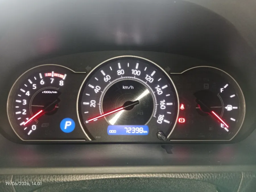 Foto Mobil Bekas Odometer Toyota Voxy 2.0 tahun 2019