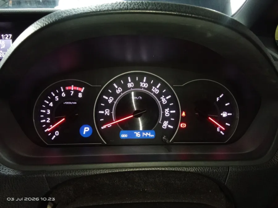 Foto Mobil Bekas Odometer Toyota Voxy 2.0 tahun 2019