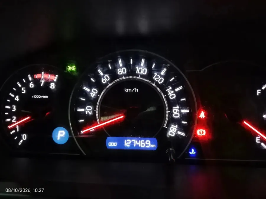 Foto Mobil Bekas Odometer Toyota Voxy 2.0 tahun 2019