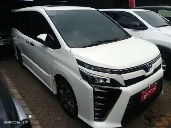 2020 Toyota Voxy 2.0 - Foto 1 dari 6