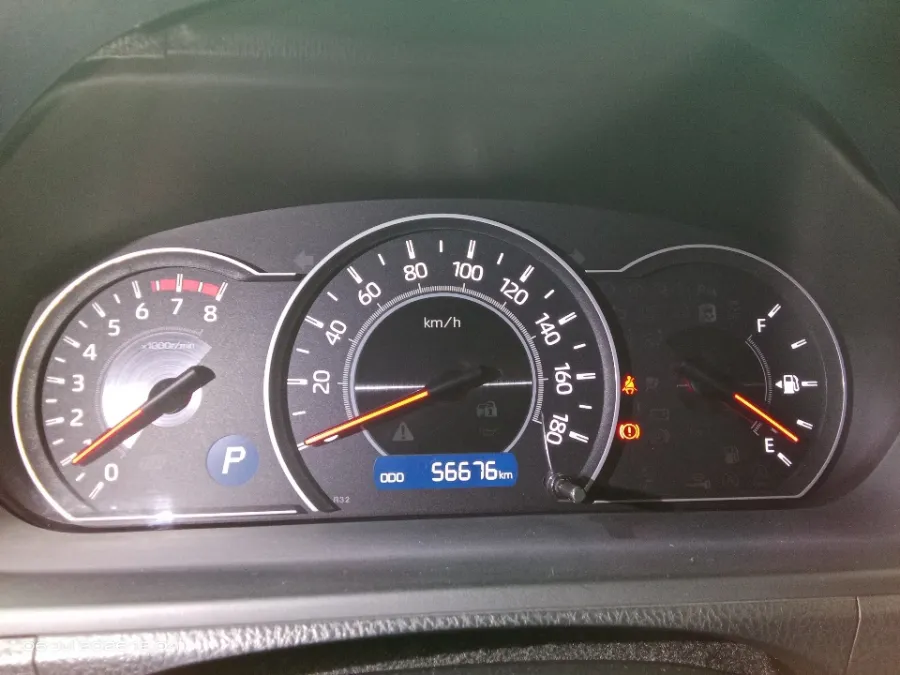 Foto Mobil Bekas Odometer Toyota Voxy 2.0 tahun 2020