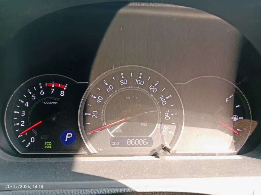 Foto Mobil Bekas Odometer Toyota Voxy 2.0 tahun 2020