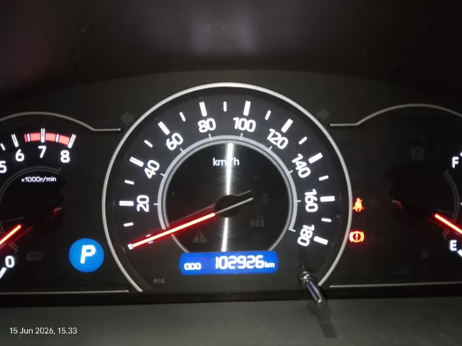 Foto Mobil Bekas Odometer Toyota Voxy 2.0 tahun 2020