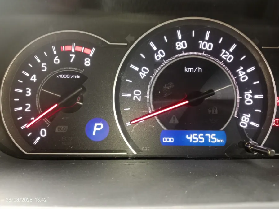 Foto Mobil Bekas Odometer Toyota Voxy 2.0 tahun 2020