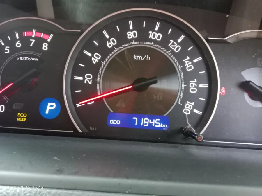 Foto Mobil Bekas Odometer Toyota Voxy 2.0 tahun 2020