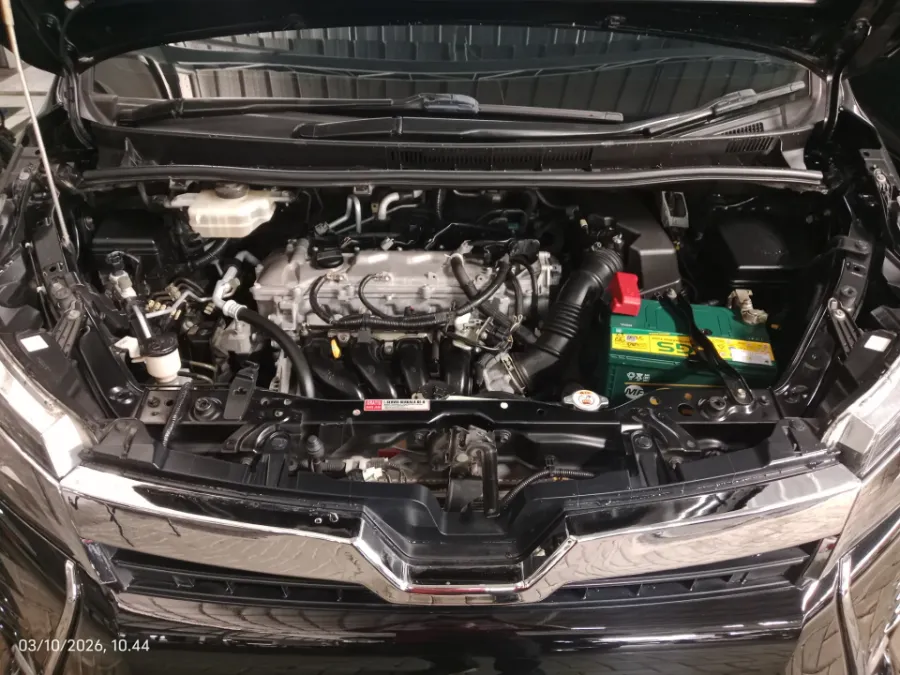 Foto Mobil Bekas Mesin Toyota Voxy 2.0 tahun 2021