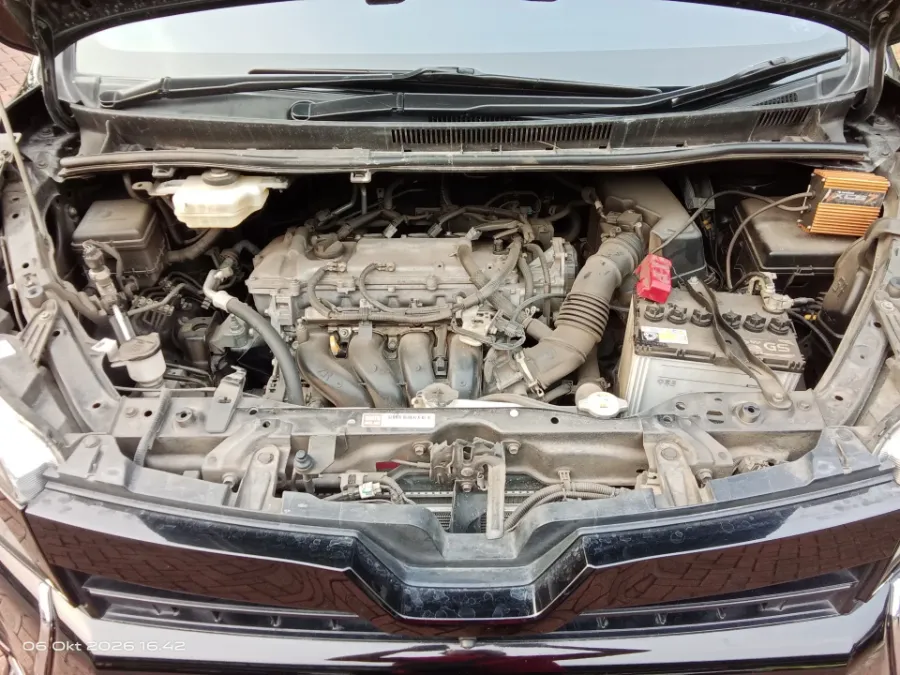 Foto Mobil Bekas Mesin Toyota Voxy 2.0 tahun 2021